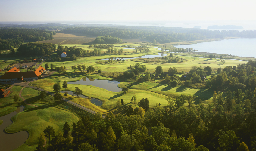 Flygbild över Frösåkers golfbana. Fotograf: Lennart Hyse Flygbild över Frösåkers golfbana. Fotograf: Lennart Hyse