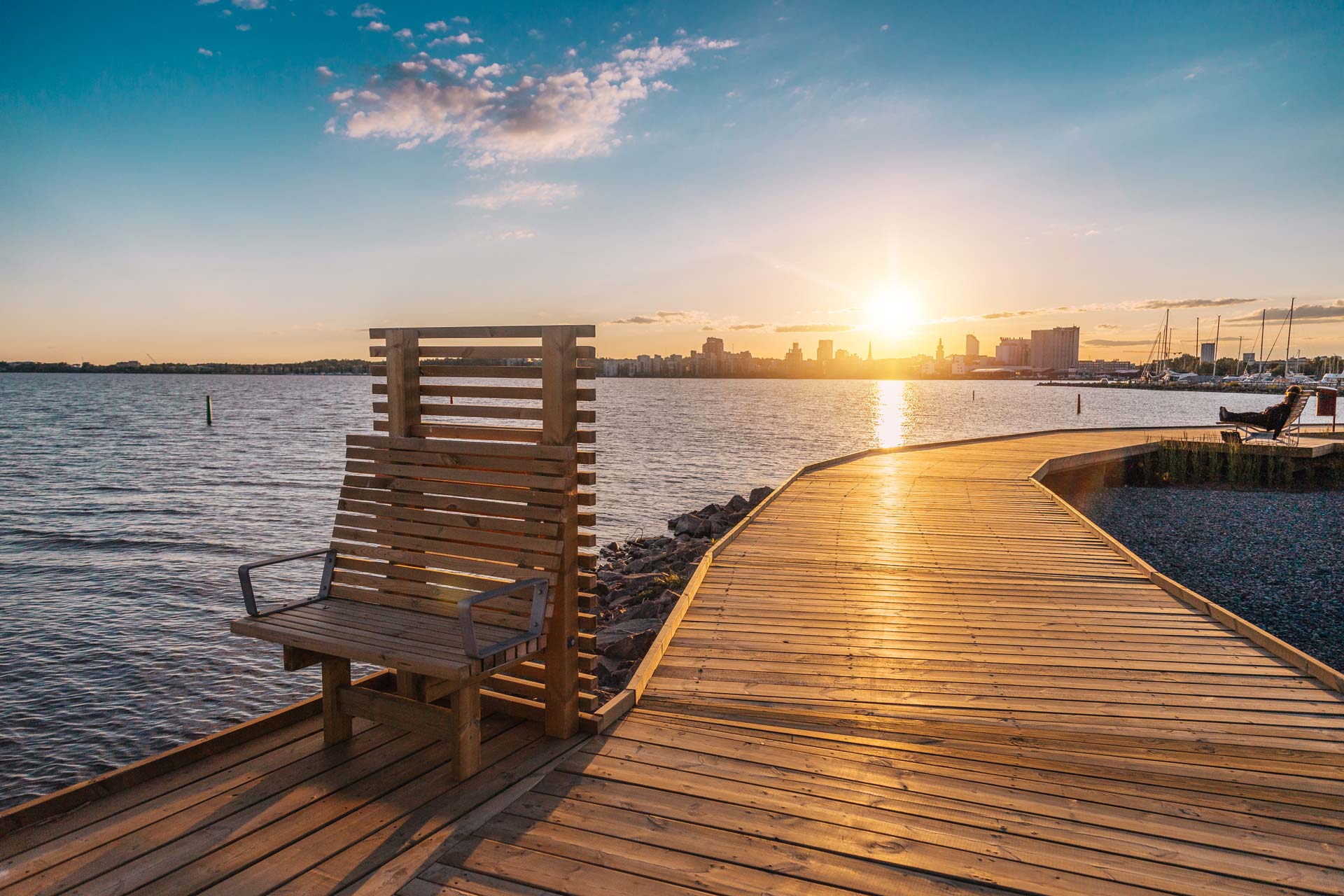 Vy över Västerås och Mälaren i solnedgång. Fotograf: Avig