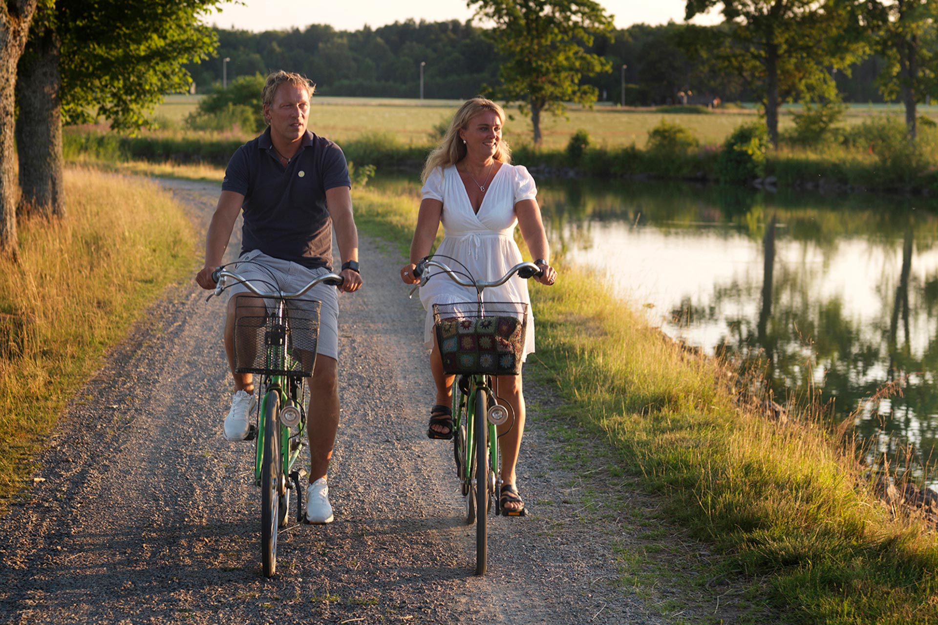 Ett par cyklar längs Göta kanal. Foto: Niclas Albinsson Ett par cyklar längs Göta kanal. Foto: Niclas Albinsson