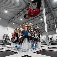 Trampolinparken med ett gäng barn, inne på Turbo Sport & Adventure Zone. Foto: Pressbild Trampolinparken med ett gäng barn, inne på Turbo Sport & Adventure Zone. Foto: Pressbild