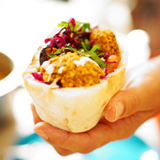 En rätt bestående av falafel i pitabröd på Chiqpeas. Fotograf: Pressbild/ Julijana Stojanovic. En rätt bestående av falafel i pitabröd på Chiqpeas. Fotograf: Pressbild/ Julijana Stojanovic.