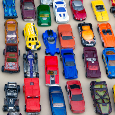 Leksaksbilar i olika färger och modeller. Fotograf: Mostphotos