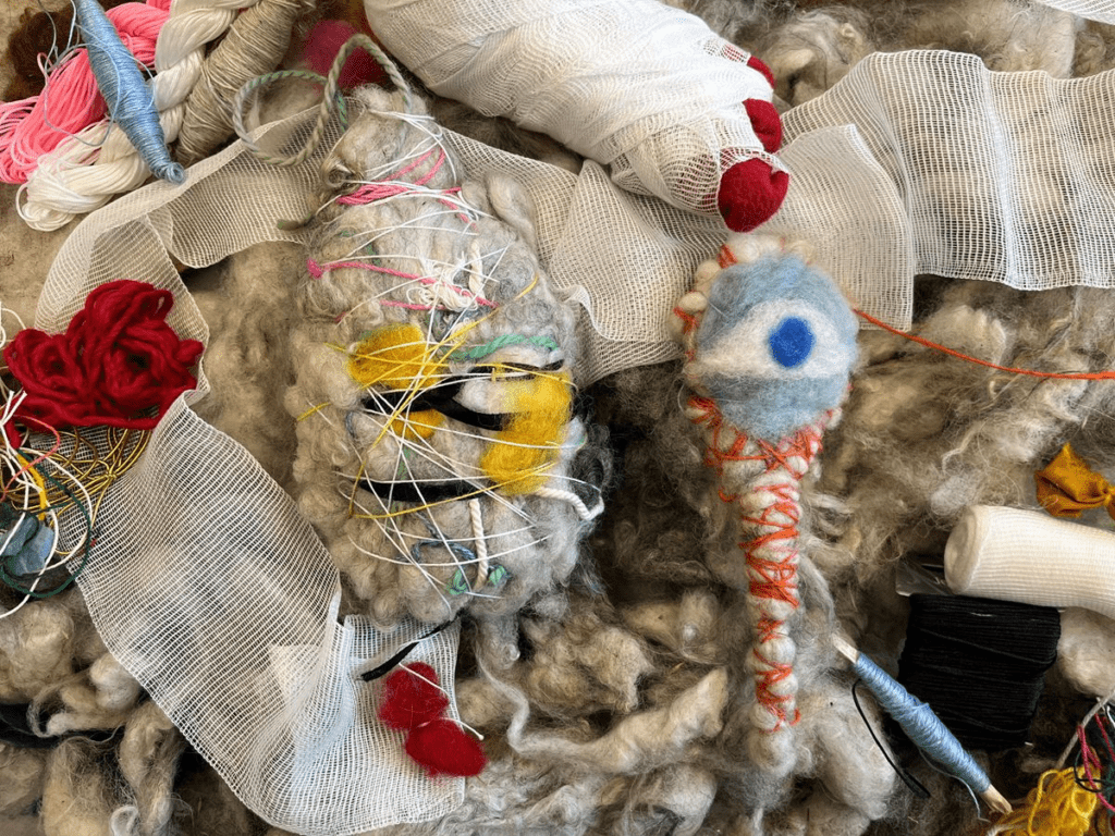 Konstverk i garn skapade på Konstlabbet i Västerås
