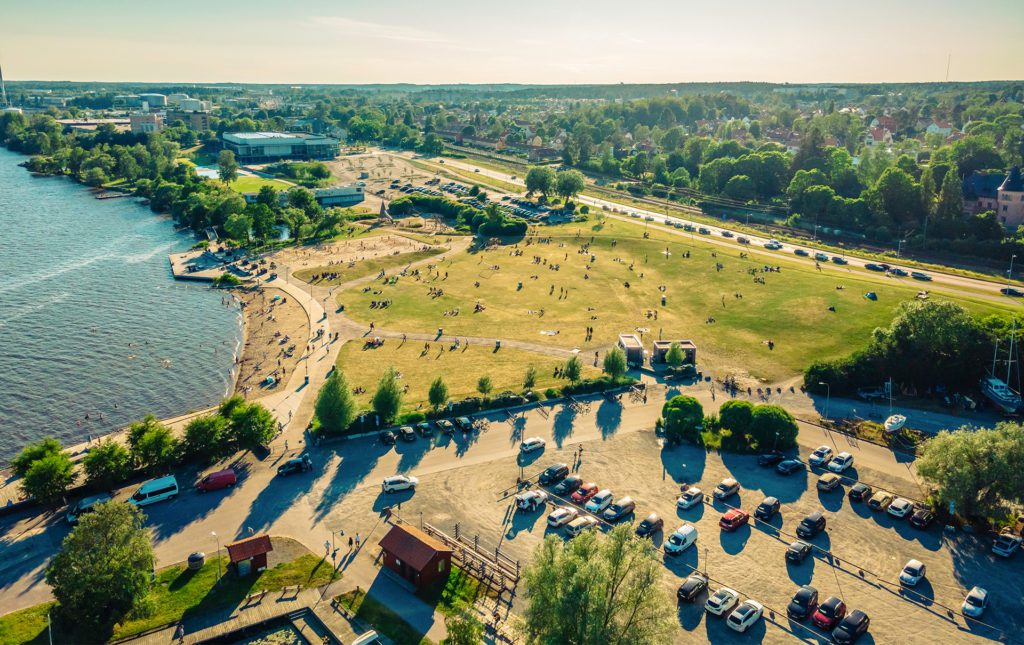 Drönar vy över Lögarängen, en perfekt plats för event. Foto: Avig Kazanjian