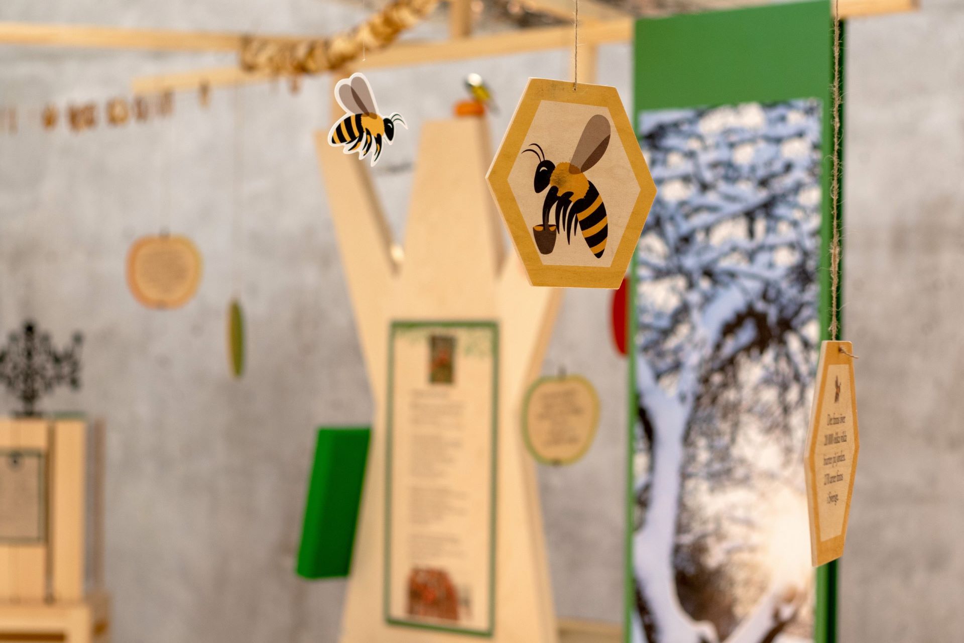 Pressbild för utställningen I skuggan av ett äppelträd.